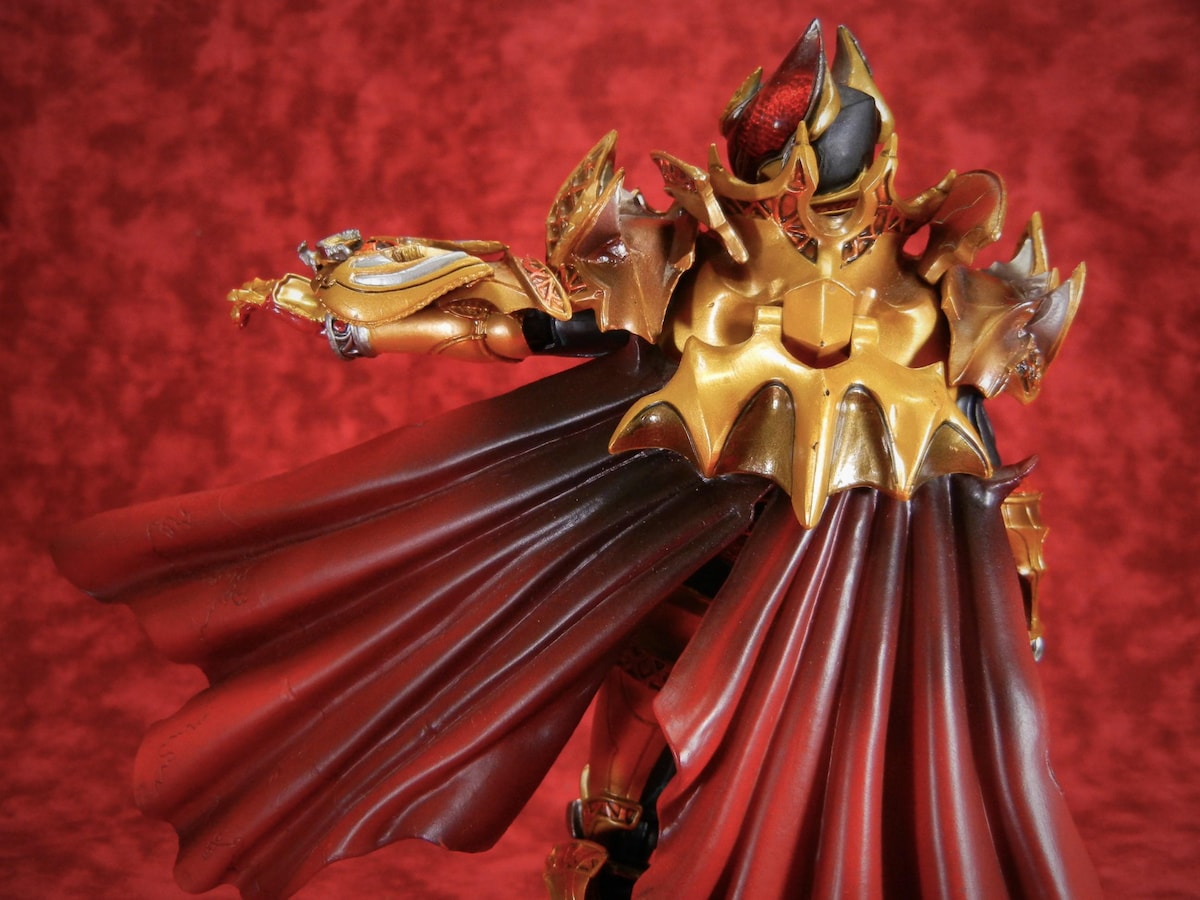 S.I.C. 仮面ライダーキバ エンペラーフォーム (未開封品) 未開封 S.I.C 仮面ライダーキバ エンペラーフォーム:フィギュア