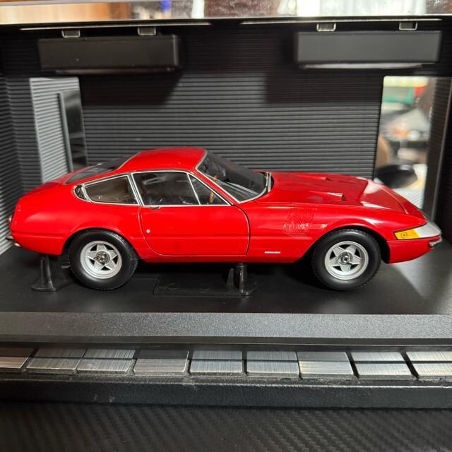 ŖWi  1/18 tF[ 365GTB/4 fCgi f69  zr[ 