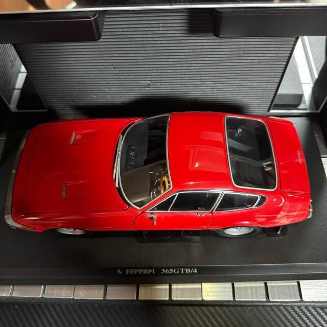 ŖWi  1/18 tF[ 365GTB/4 fCgi f69  zr[ 