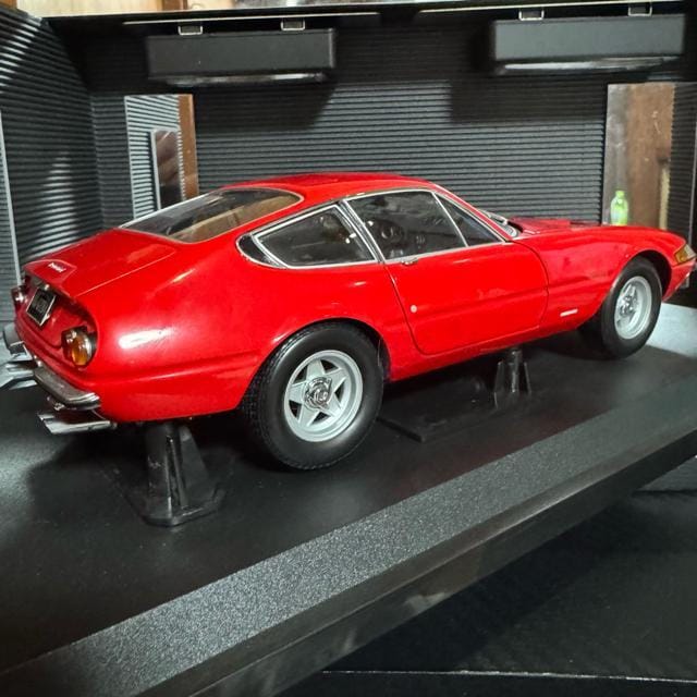 ŖWi  1/18 tF[ 365GTB/4 fCgi f69  zr[ 