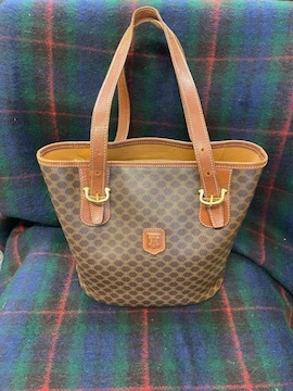 CELINE Z[k Be[W }J_ u] gIt  U[{v@PVC g[gobO nhobO 