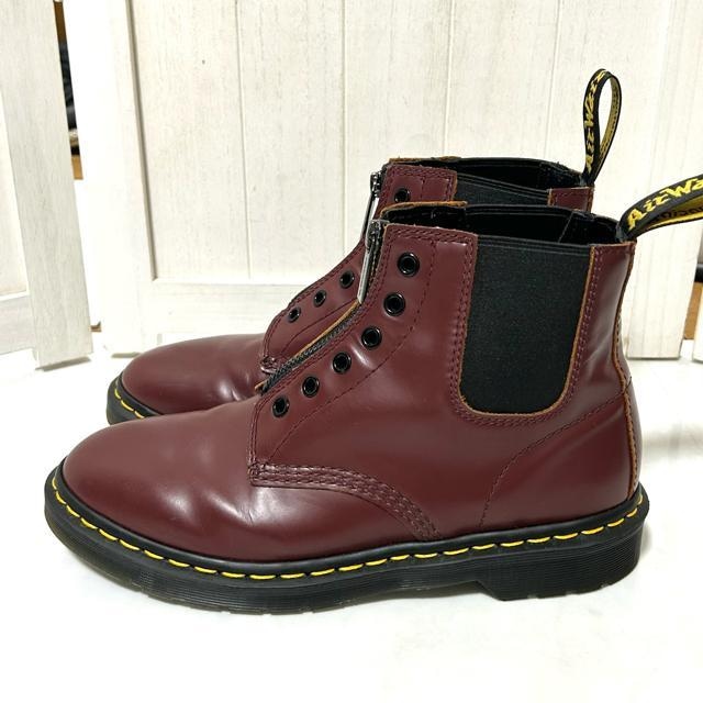 i Dr.Martens tgWbv TChSAu[c UK6  t@bV 