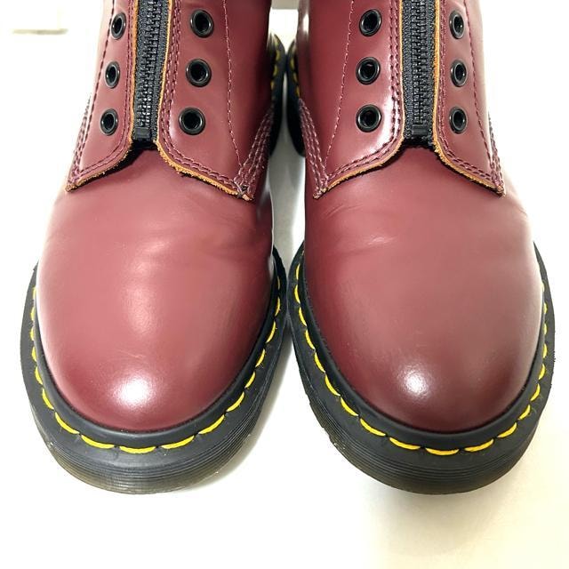 i Dr.Martens tgWbv TChSAu[c UK6  t@bV 