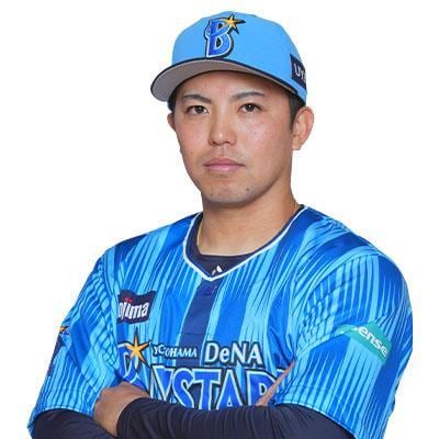 11 東 克樹選手 直筆サイン入り交流戦ホームユニフォーム（着用