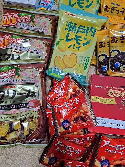 َq(^-^)