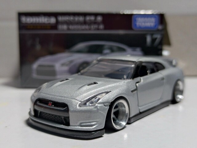 yg~Jv~AzY NISSAN GT-R 