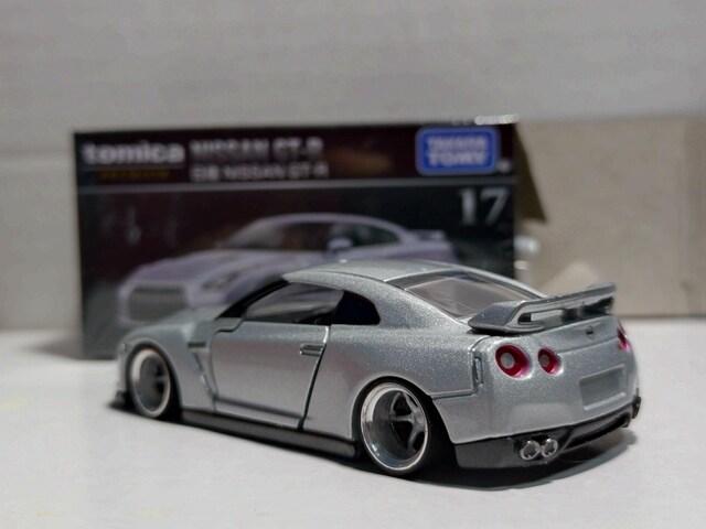 yg~Jv~AzY NISSAN GT-R