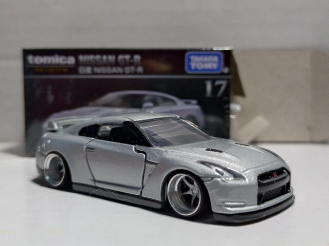 yg~Jv~AzY NISSAN GT-R