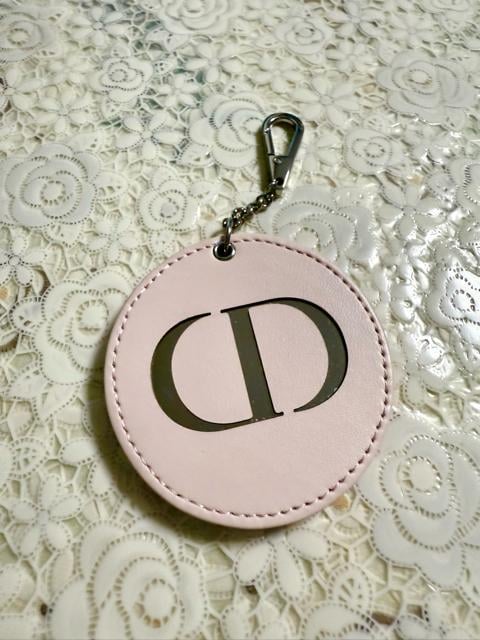 Dior gы@~[@Vi@sNF   uh 