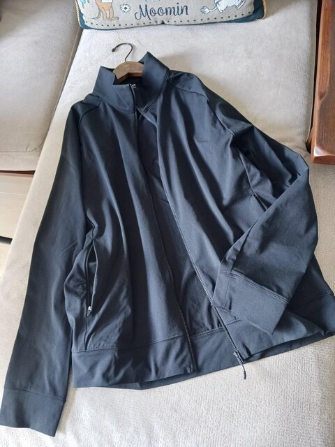 UNIQLO/AE^[WbvAbv̐ViubNAE^[