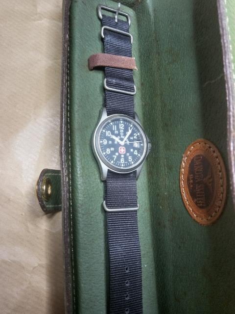 SWISS MILITARY@XCX~^[rviCxgƃX`[xgDakota SmithvP[X@  jANZT[/v 