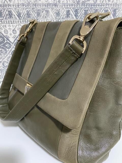 yizANYA HINDMARCH AjnCh}[` V_[obO  uh 