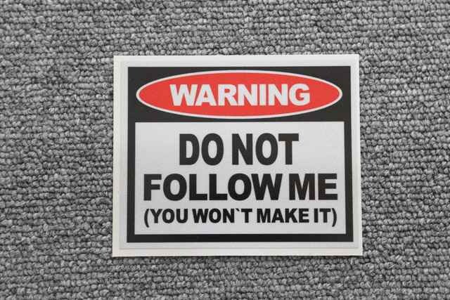 WARNING DO NOT FOLLOW ME XebJ[  /oCN