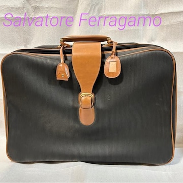 i Salvatore Ferragamo tFK PVC U[ gNP[X gxobO s {Xg