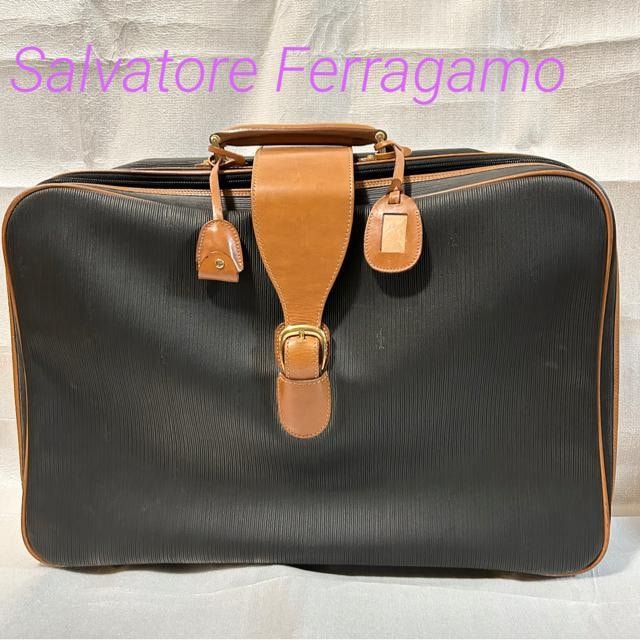 i Salvatore Ferragamo tFK PVC U[ gNP[X gxobO s {Xg   uh 