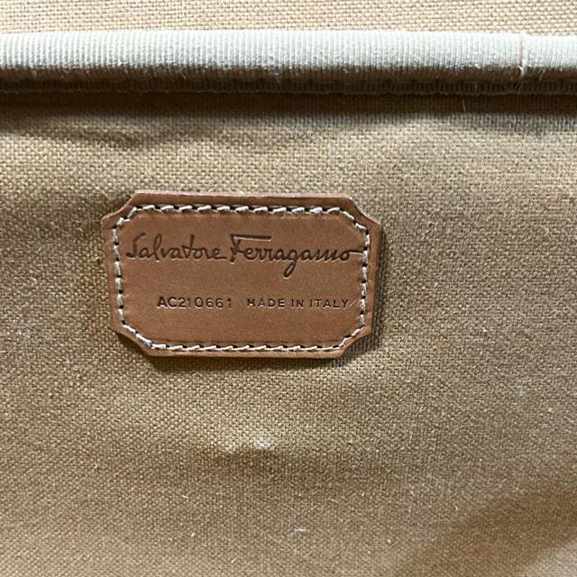i Salvatore Ferragamo tFK PVC U[ gNP[X gxobO s {Xg  uh 