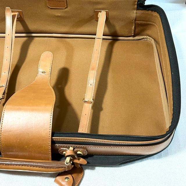 i Salvatore Ferragamo tFK PVC U[ gNP[X gxobO s {Xg  uh 