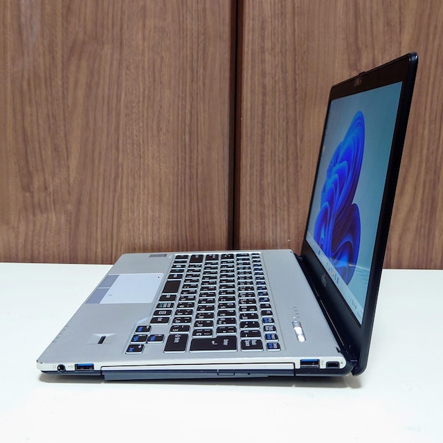FUJITSU LIFEBOOK Corei7 12GB SSD512GB u[C tHD Office2024  PC{/Ӌ@ 