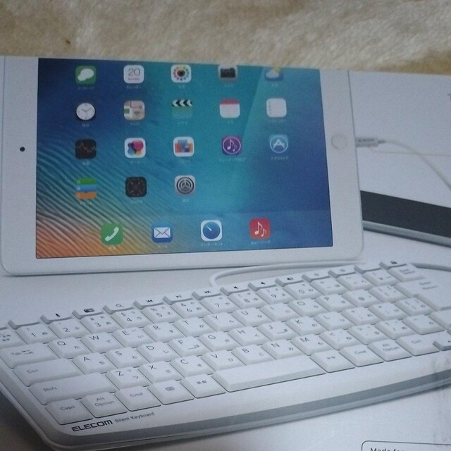 ELECOM@ÉL[{[h