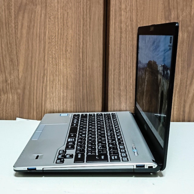 FUJITSU LIFEBOOK Corei5 8GB SSD256GB WebJ  tHD  Windows11  PC{/Ӌ@ 