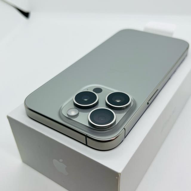 gp@iPhone 15 Pro 128 GB SIMt[@i`@{  Ɠd/AV 