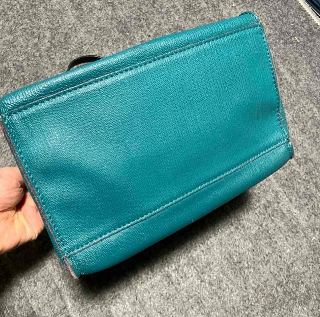 y100~X^[gzyFURLA / tz U[ / nhobO