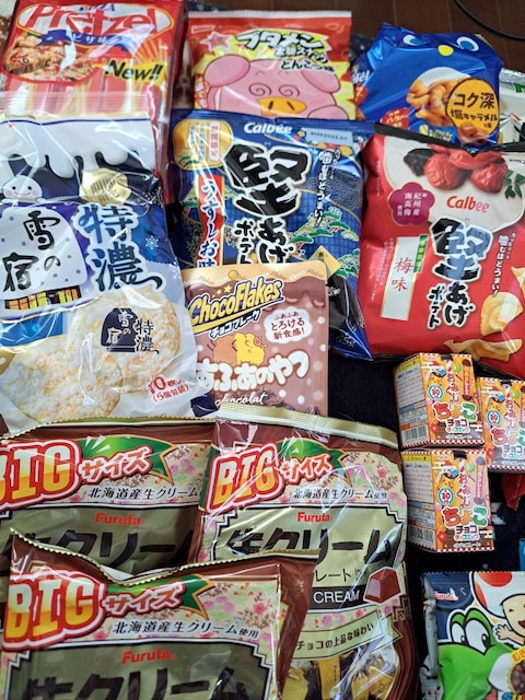 َq(^-^)