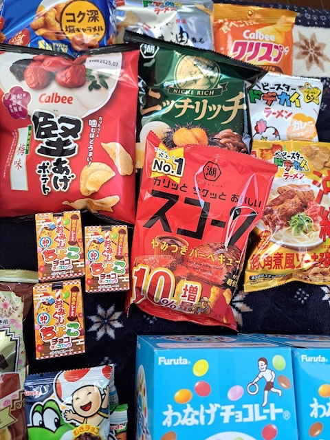 َq(^-^)
