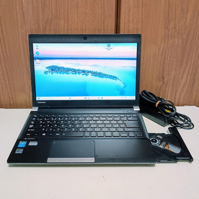 TOSHIBA dynabook Corei5 8GB SSD256GB DVD WebJ Office2024  PC{/Ӌ@ 