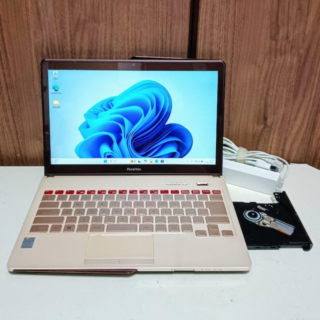 FUJITSU LIFEBOOK Corei5 8GB SSD512GB ^b`pl DVD WebJ Office  PC{/Ӌ@ 