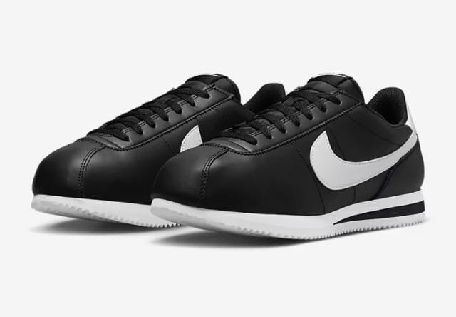 NIKE Rebc U[   uh 