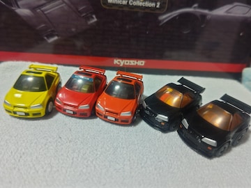 ײ Q 25GT 3 R34 2  s