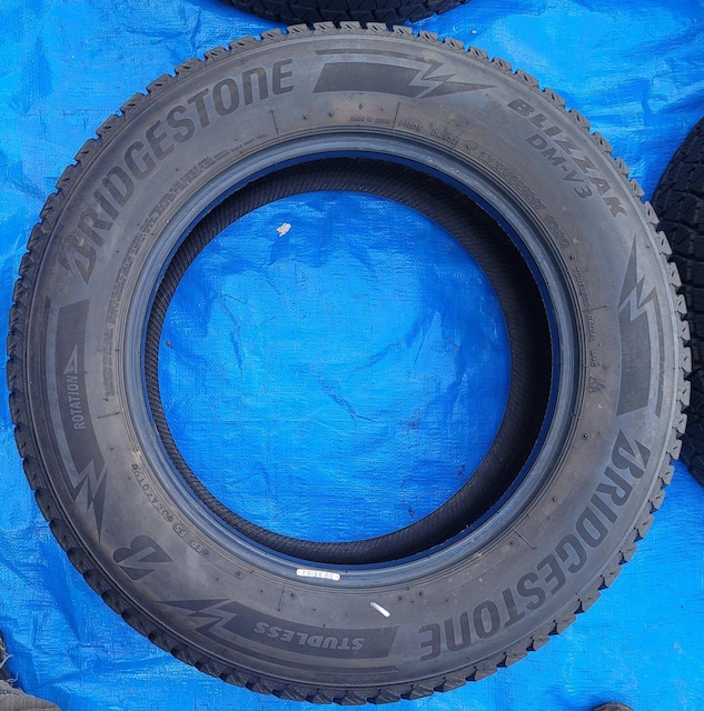 oa X^bhX ^C 17C`uaXg BLIZZAK DM-V3 225/65R17 ^Ĉ4{Zbg  /oCN