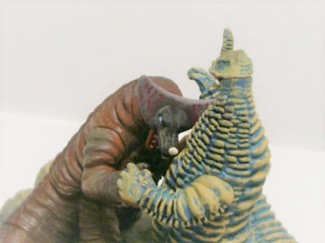 ◎ウルトラ怪獣フィギュア ＜ゴモラ対レッドキング＞ | ホビー