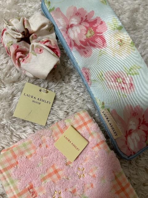 Vi^OtLAURA ASHLEY^InJ`&VV&AuP[X& FINDERS