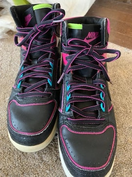 NIKE 25.5