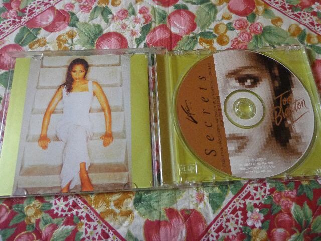 CD  Toni BraxtonuSecretsv CDABlu-rayADVD 2ő180~