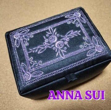 ANNA SUI[{bNX P[X 