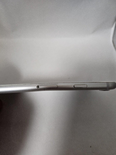 iPhoner7obe[100%At[c݁ASIMbN128GB  Ɠd/AV 