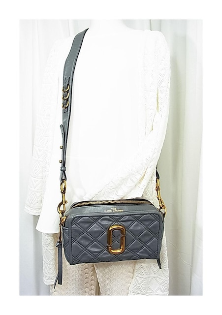 yKiz}[NWFCRuX THE@MARC JACOBSUE\tgVbg21 V_[obOM0015419  uh 