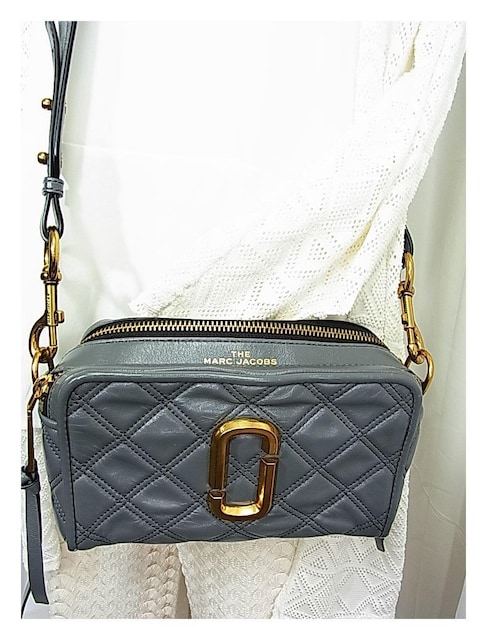 yKiz}[NWFCRuX THE@MARC JACOBSUE\tgVbg21 V_[obOM0015419  uh 