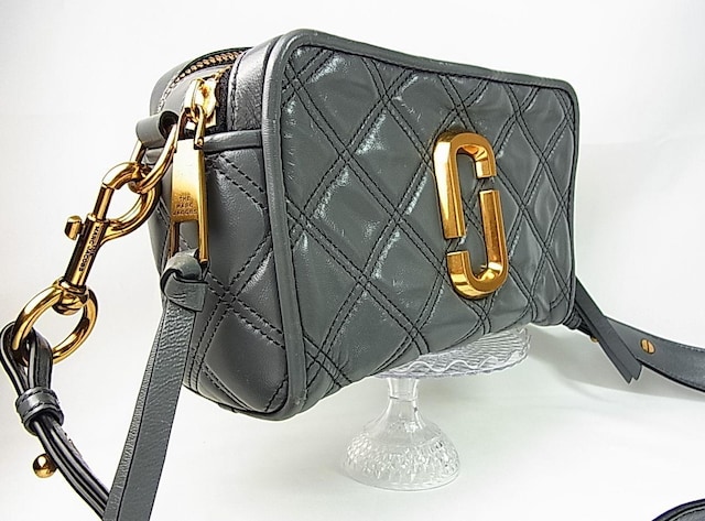 yKiz}[NWFCRuX THE@MARC JACOBSUE\tgVbg21 V_[obOM0015419  uh 