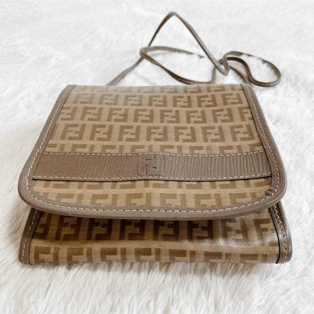 FENDI tFfB YbL[m PVC U[ tbv V_[obO  uh 
