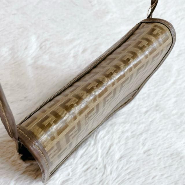 FENDI tFfB YbL[m PVC U[ tbv V_[obO  uh 