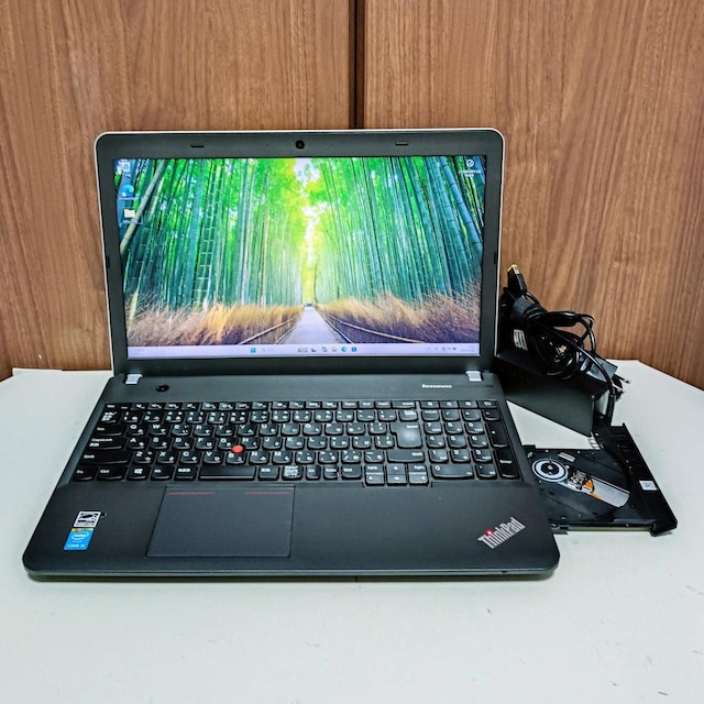 Lenovo ThinkPad Corei5 16GB SSD512GB WebJ DVD Office2024  PC{/Ӌ@ 