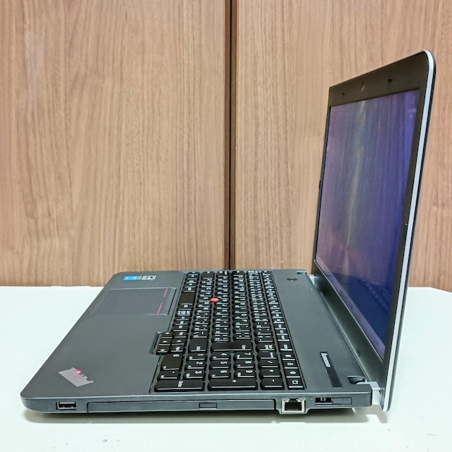 Lenovo ThinkPad Corei5 16GB SSD512GB WebJ DVD Office2024  PC{/Ӌ@ 