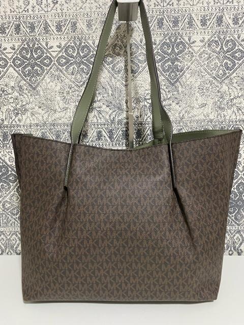 yǕizMICHAEL KORS }CPR[X g[gobO MK U[  uh 