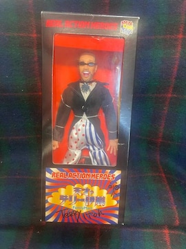 REAL ACTION HEROES e[ɓ tBMA FamilyMart J