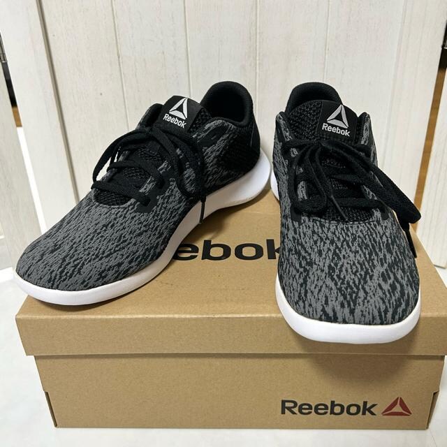 gp Reebok [{bN A_2.0 y Xj[J[ 24cm  uh 