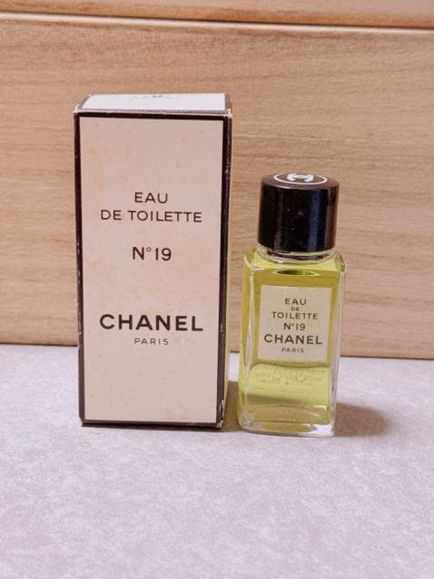 CHANEL Vl No.19 io[19 EDT  I[hg 19ml 